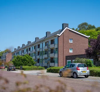 sfeerfoto een straat met duplexwoningen