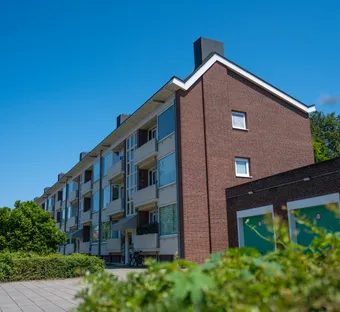 sfeerfoto van de zijkant van een appartementencomplex